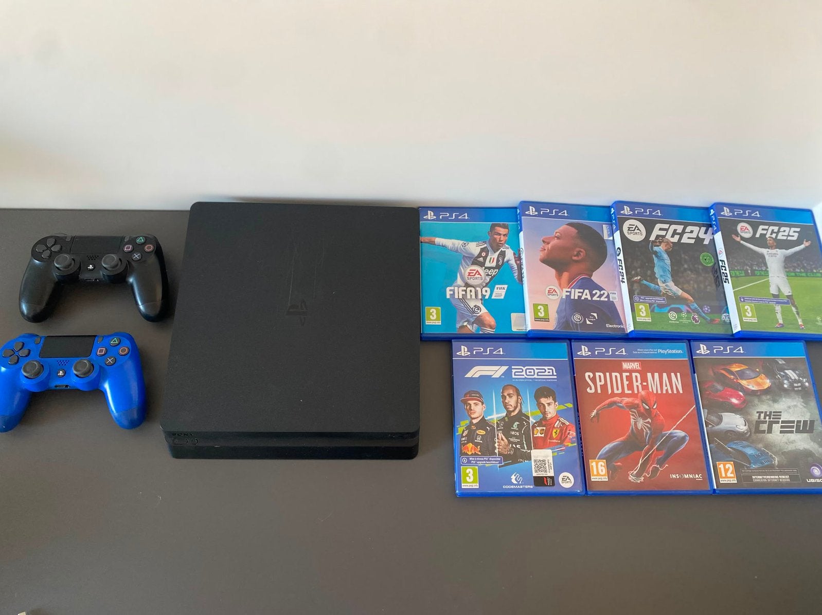 PS4 slim met controllers en spellen, Spelcomputers en Games, Spelcomputers | Sony PlayStation 4, Ophalen, Zo goed als nieuw, Met 2 controllers