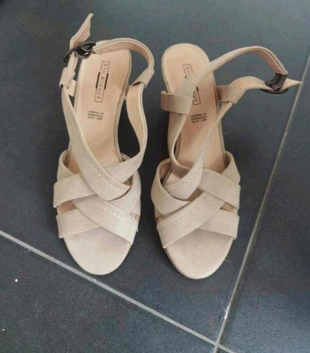5th Avenue Beige Sleehak Sandalen Leer – Maat 38, Beige, Zo goed als nieuw, 5th Avenue, Sandalen of Muiltjes