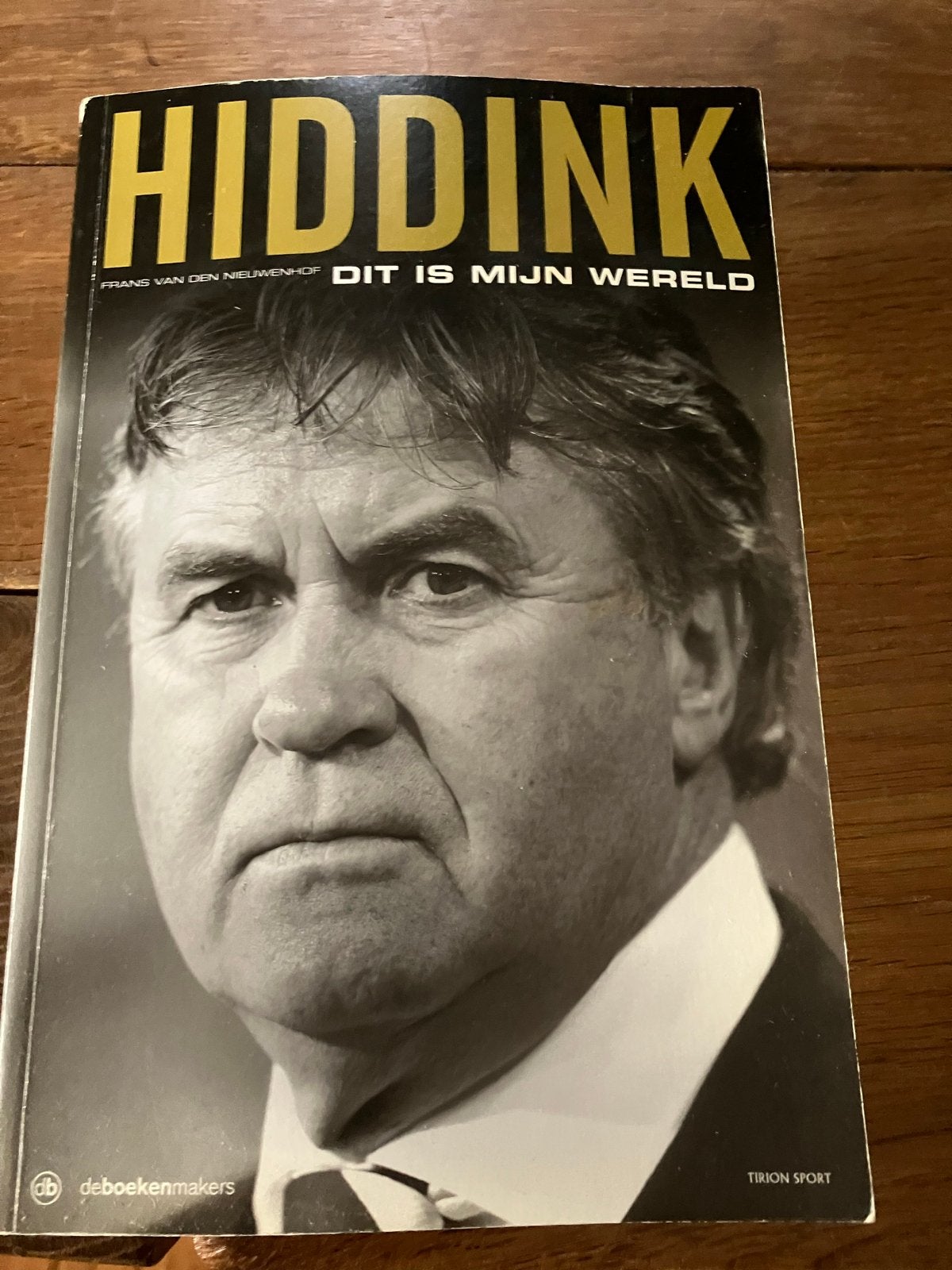 Hiddink: Dit is mijn wereld - Biografie, Ophalen of Verzenden, Zo goed als nieuw, Balsport