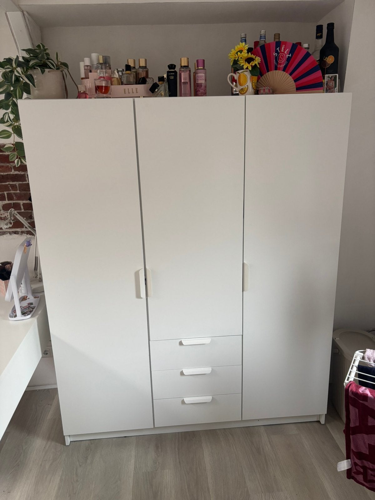 Kledingkast Jysk wit, Ophalen, 100 tot 150 cm, 150 tot 200 cm, 50 tot 75 cm