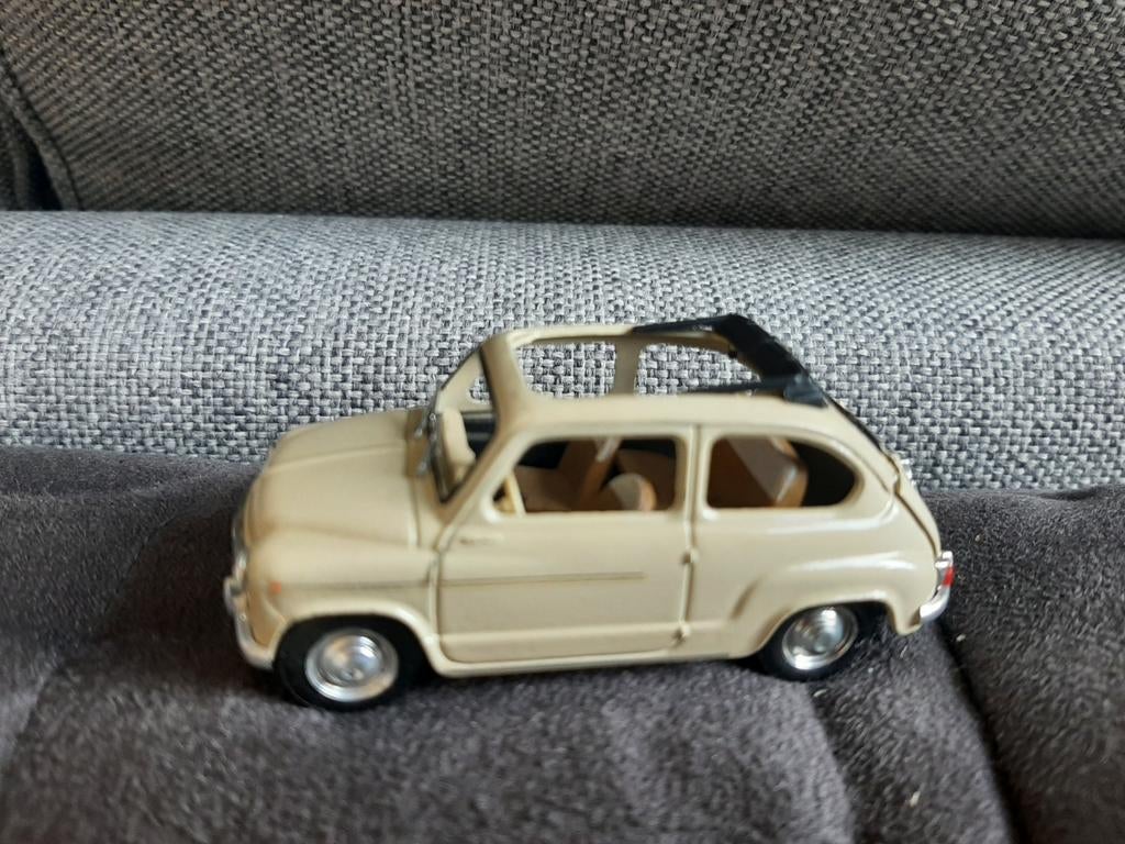 Brumm Fiat 500 Giardiniera (1:43) - Beige/Ivoor, Hobby en Vrije tijd, Modelauto's | 1:43, Ophalen of Verzenden