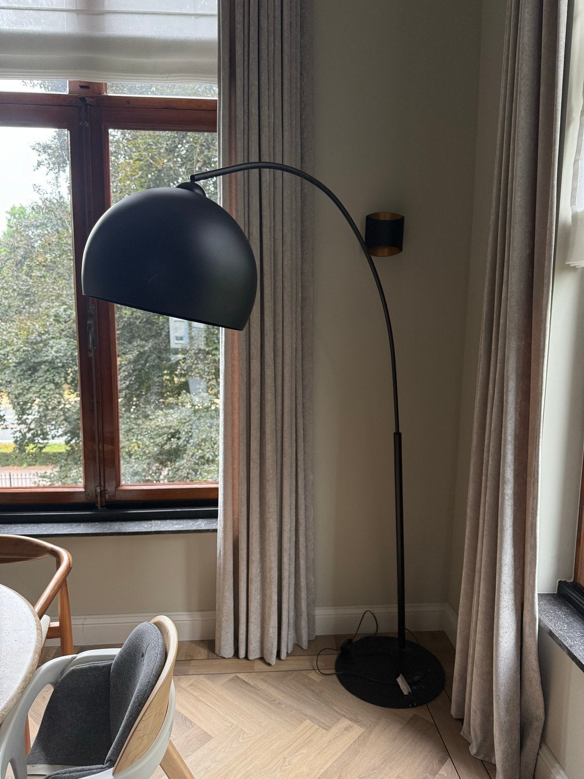 Moderne zwarte booglamp met grote kap, Ophalen, Gebruikt, 200 cm of meer, E27 (groot)