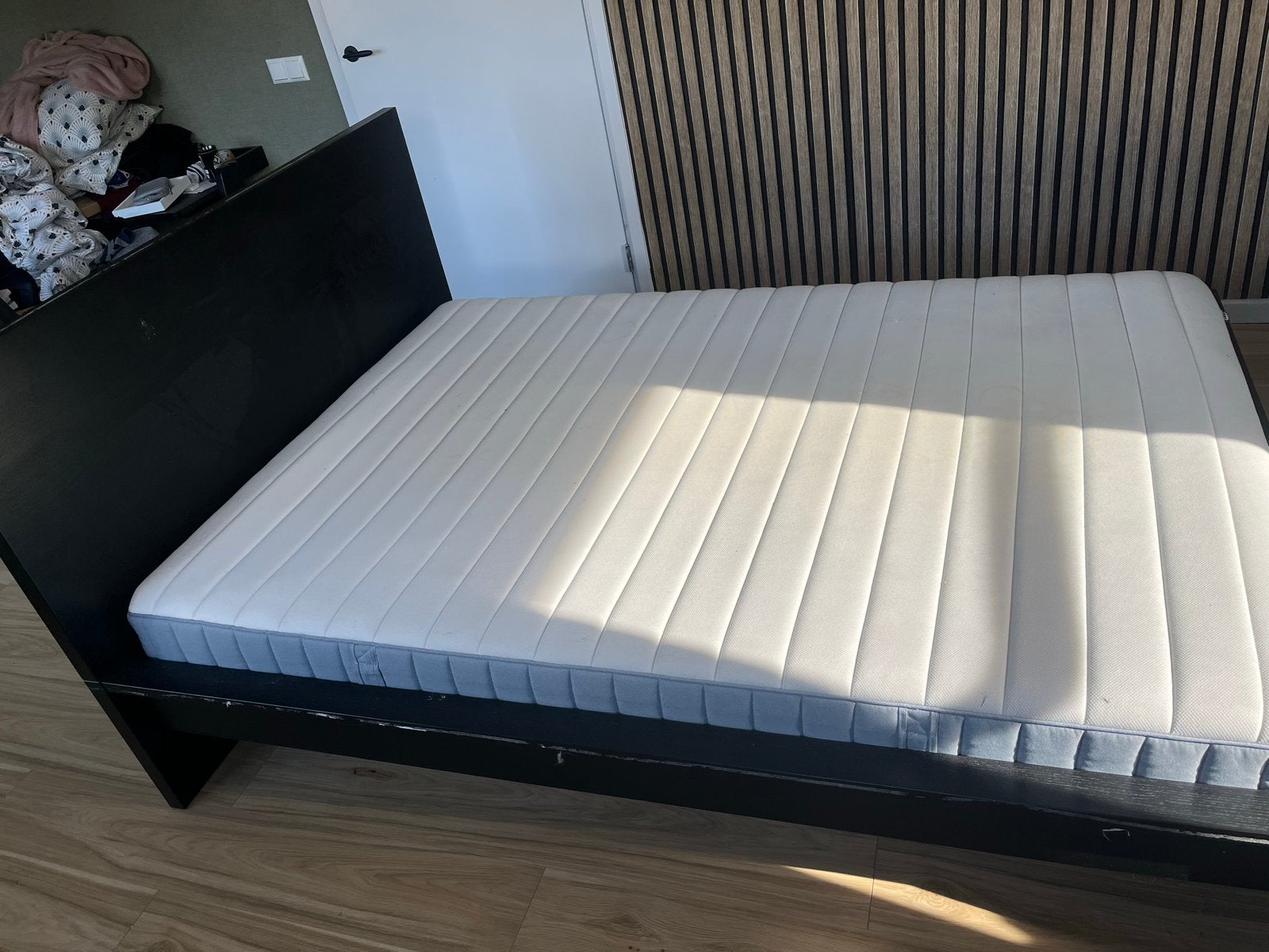 Zwart tweepersoonsbed met matras en lattenbodem (IKEA), Huis en Inrichting, Ophalen, Gebruikt, Zwart, Tweepersoons