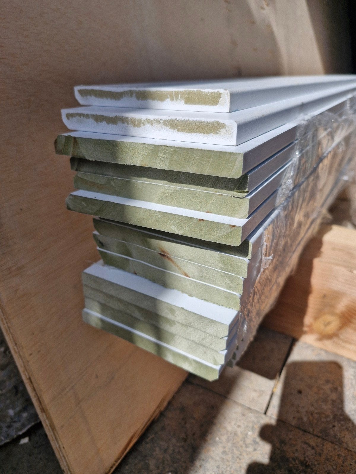 Nieuwe witte plinten 18st 2.5m lang, Doe-het-zelf en Verbouw, Hout en Planken, Ophalen, Minder dan 25 mm, Nieuw, 200 tot 250 cm