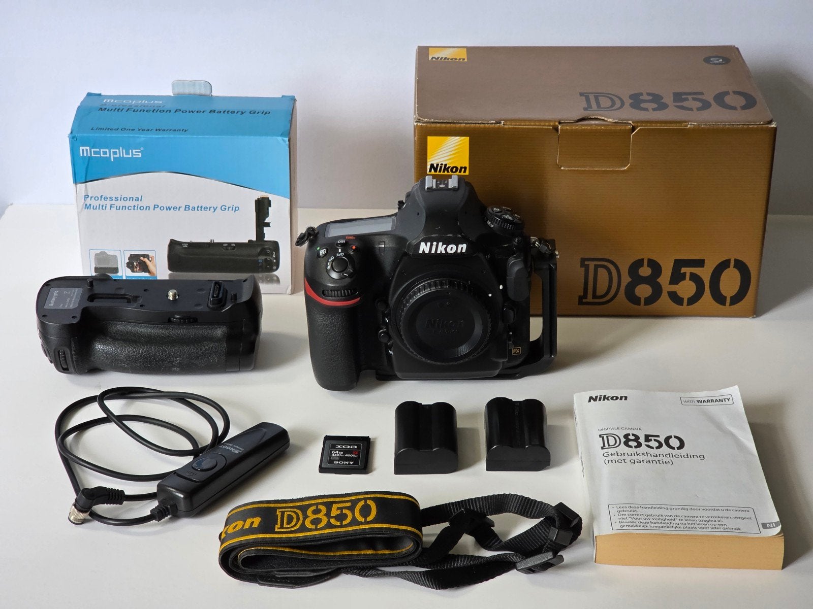 Nikon D850 body met accessoires en 182.885 clicks, Ophalen, Gebruikt, Spiegelreflex, Nikon