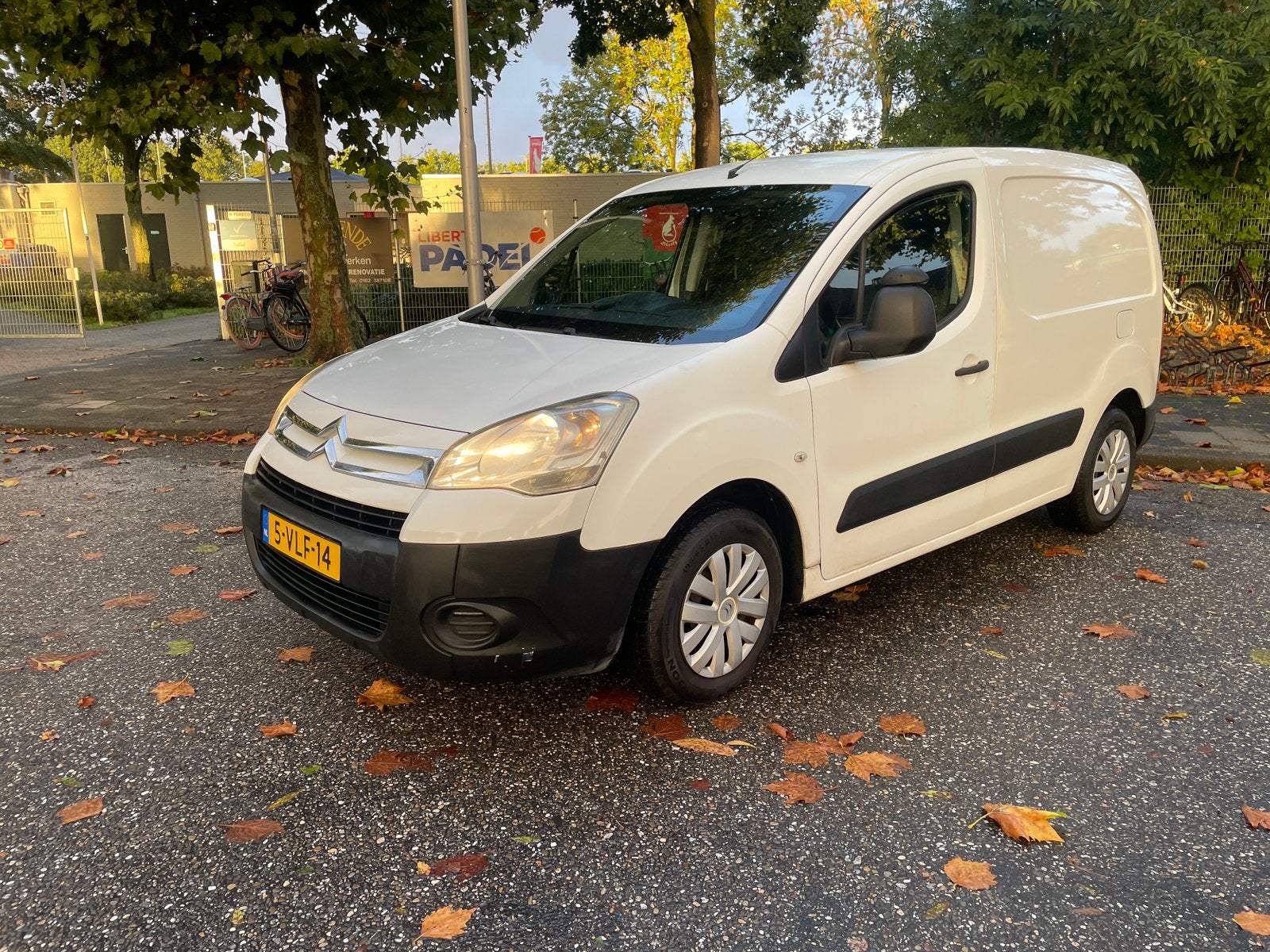 Citroën Berlingo 1.6 HDI 55KW 2011 Nieuwe Apk!, Stof, 74 pk, Zwart, 4 cilinders