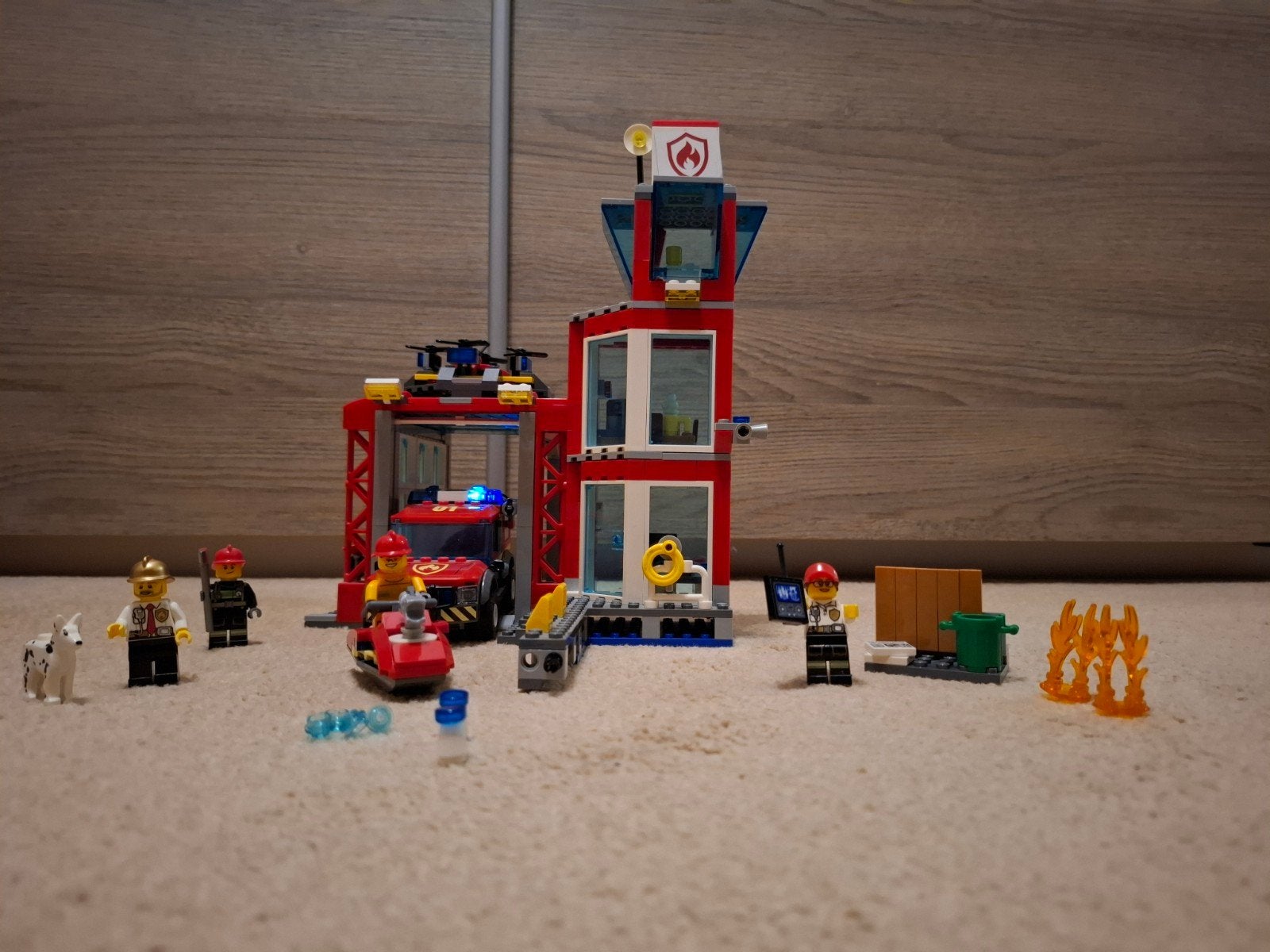 Lego City Brandweerkazerne 60215 met voertuigen en figuren, Ophalen, City, Lego, Zo goed als nieuw