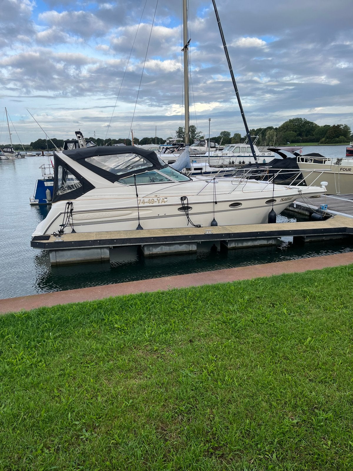 Nette Maxum 3000 SCR.  Boegschroef 7.4 inj mercruiser bravo, Benzine, Overige merken, Gebruikt, Kajuitboot