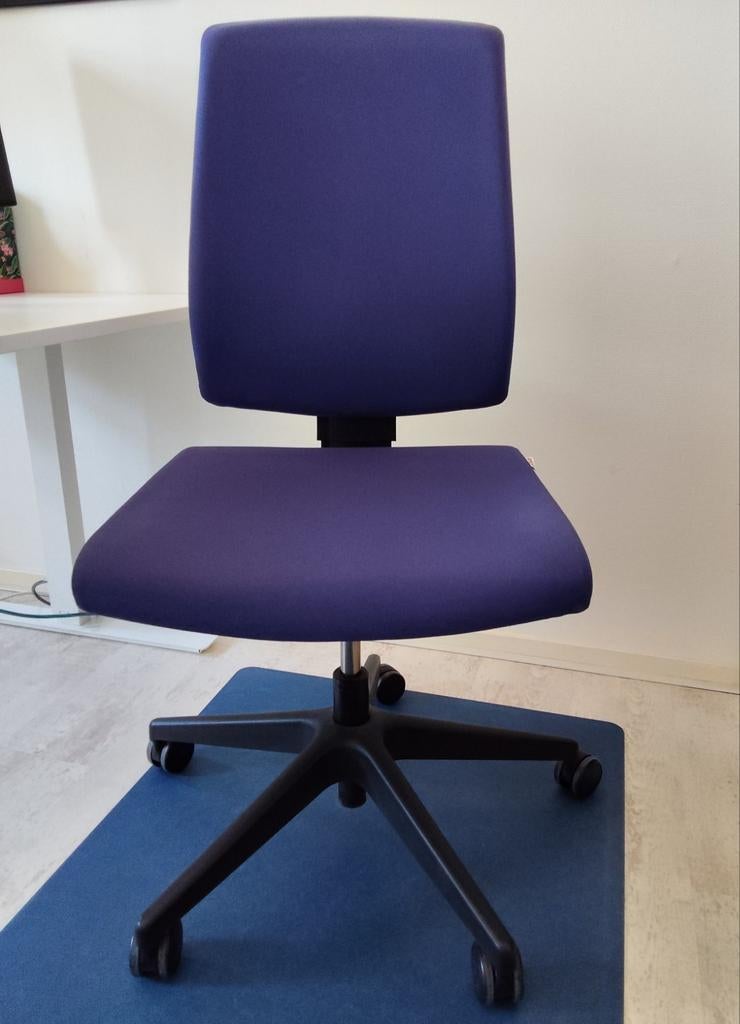 ProfiM blauwe bureaustoel met beschermmat, Ophalen, Zo goed als nieuw, Blauw, Bureaustoel