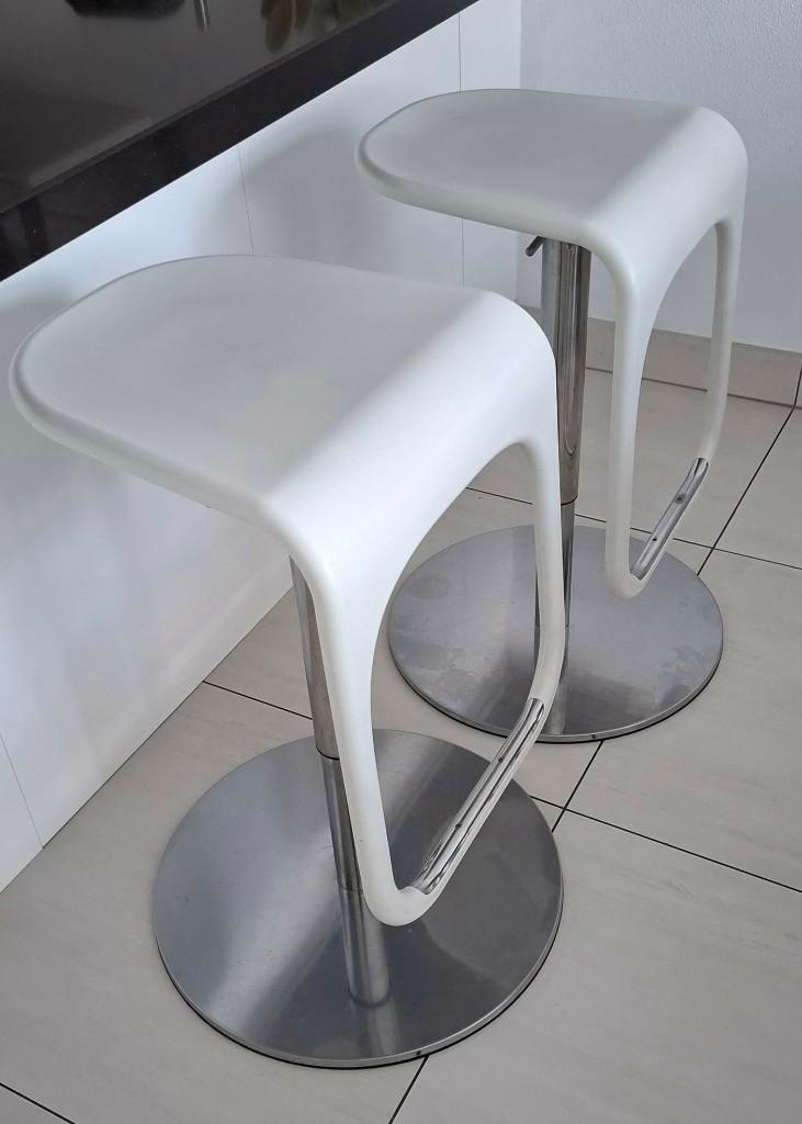 2 mooie witte Ikea barkrukken (Design Carl Ojerstam), Ophalen, Gebruikt, 60 tot 90 cm, In hoogte verstelbaar
