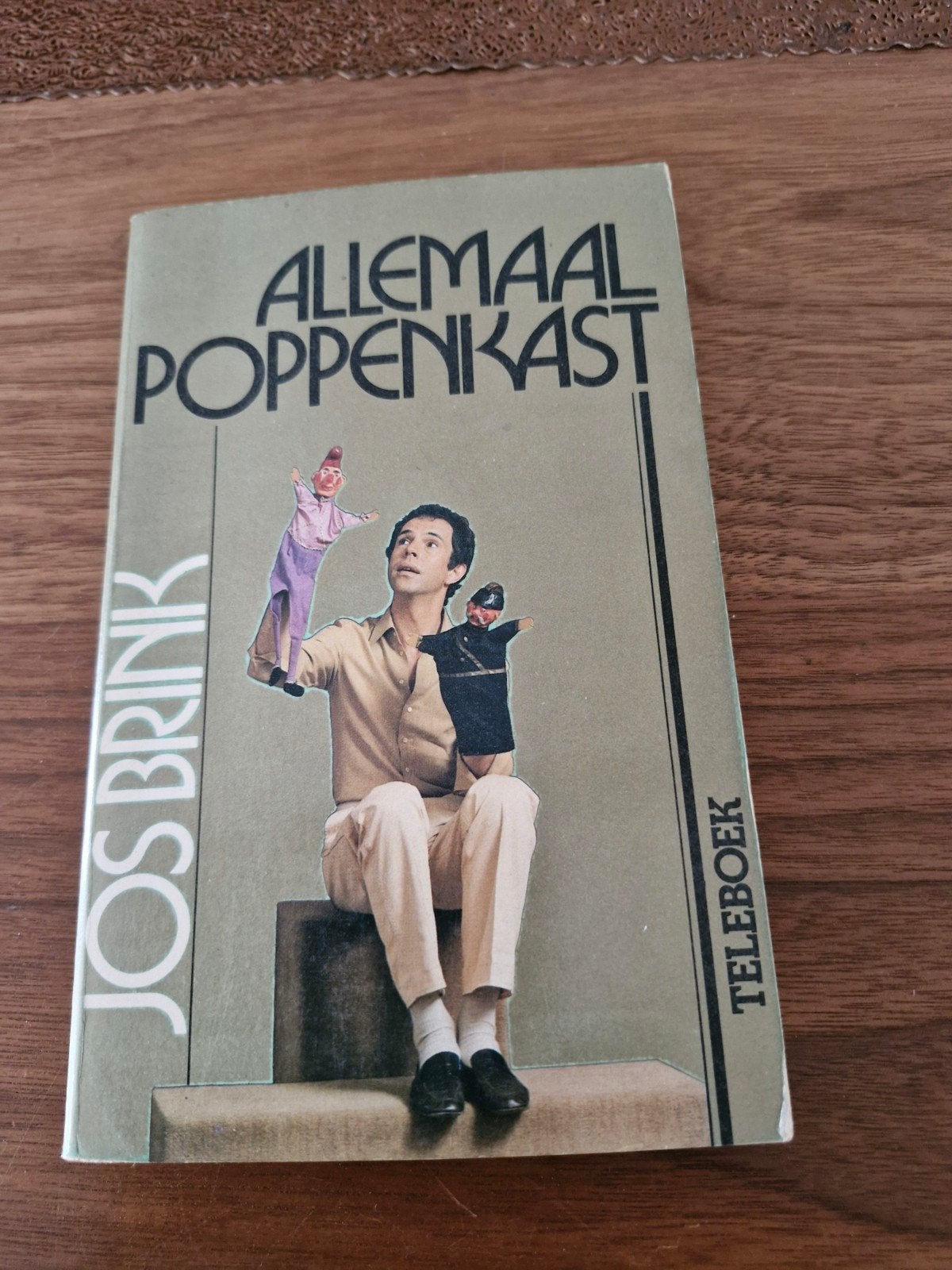 Allemaal Poppenkast - Jos Brink (Teleboek), Boeken, Ophalen of Verzenden, Gelezen, Jos Brink