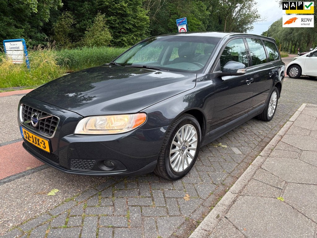 Volvo V70 2.4D Limited Edition + NIEUWE APK!, 15 km/l, Zwart, Parkeersensor, Diesel