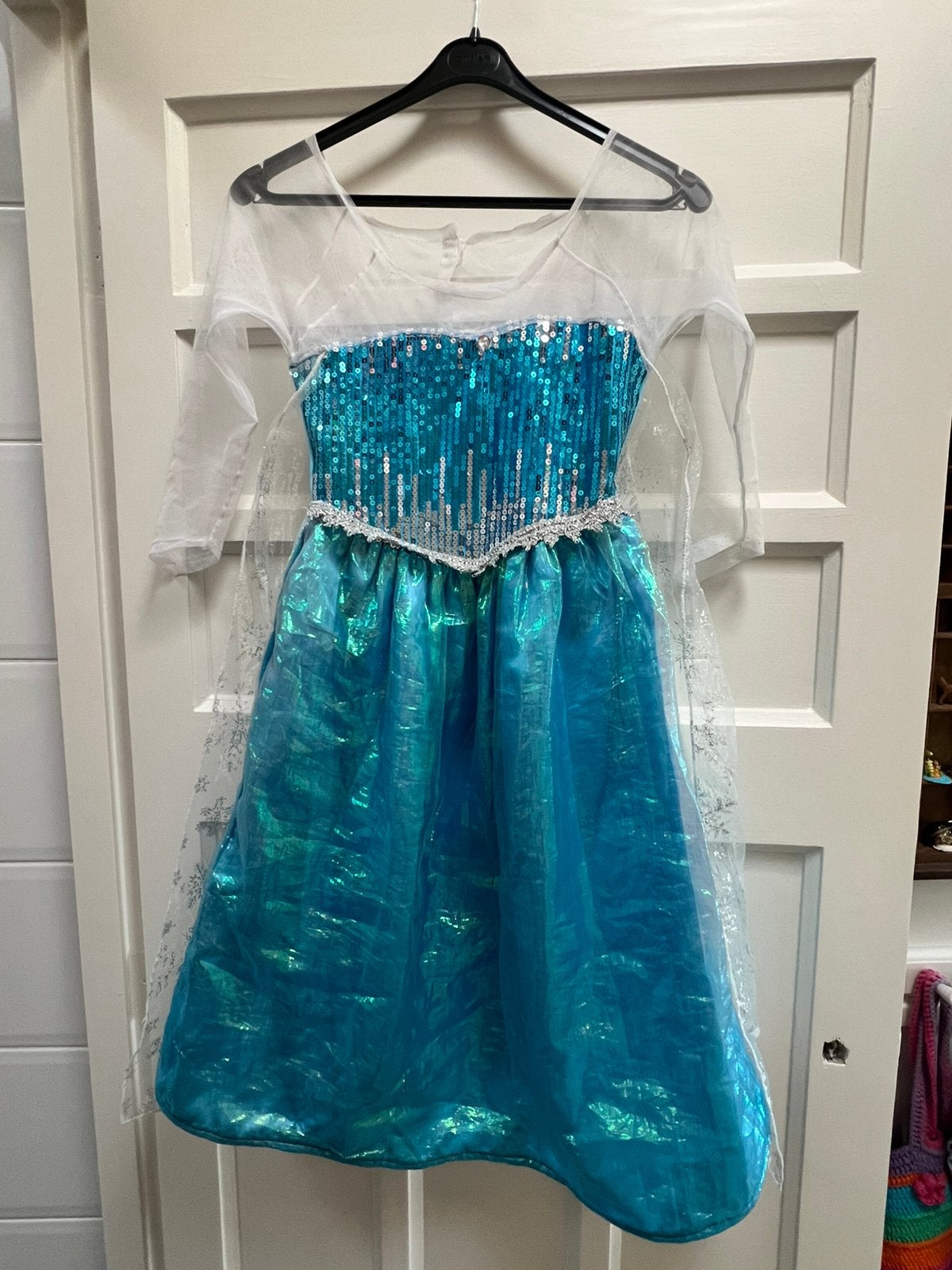 Frozen Elsa jurk met diverse accessoires, Ophalen of Verzenden, Zo goed als nieuw, 122 t/m 128, Meisje