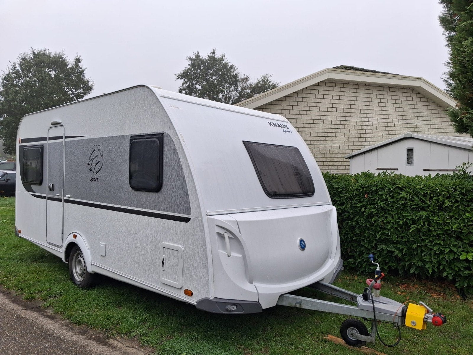 Knaus Tour Caravan 450 FU - 2017 - Volledig Uitgerust, Rondzit, Frans bed, Particulier, 5 tot 6 meter