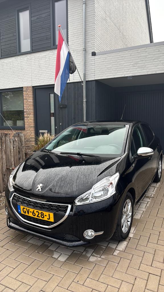 Peugeot 208 1.2 VTI 60KW/82PK 5-D 2015 Zwart, Auto's, Voorwielaandrijving, 31 €/maand, 1199 cc, Zwart