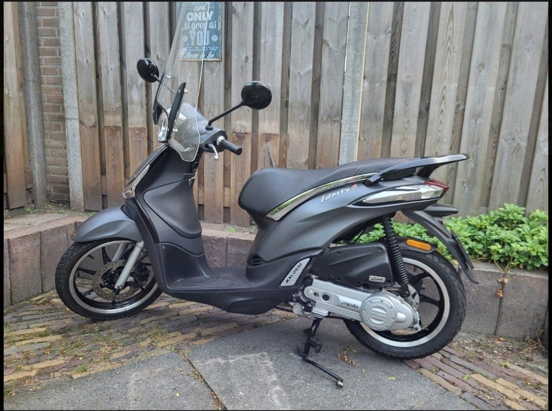 Piaggio Liberty 2017 in uitstekende staat (50cc, iGet), Fietsen en Brommers, Ophalen, Overige modellen, Maximaal 45 km/u, Zo goed als nieuw