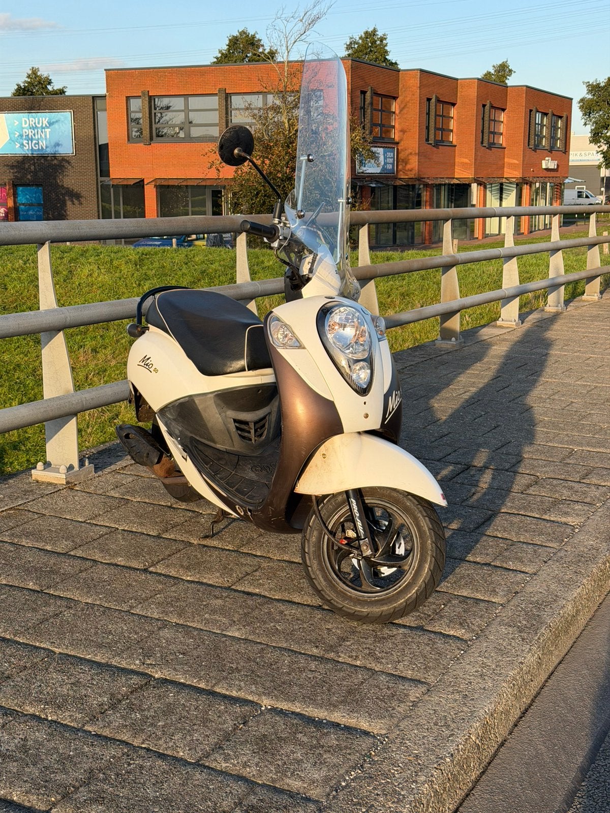 Sym mio brom (2013), Gebruikt, Maximaal 45 km/u, Benzine, 50 cc