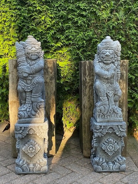 Set (2) Balinese poortwachters met zuilen