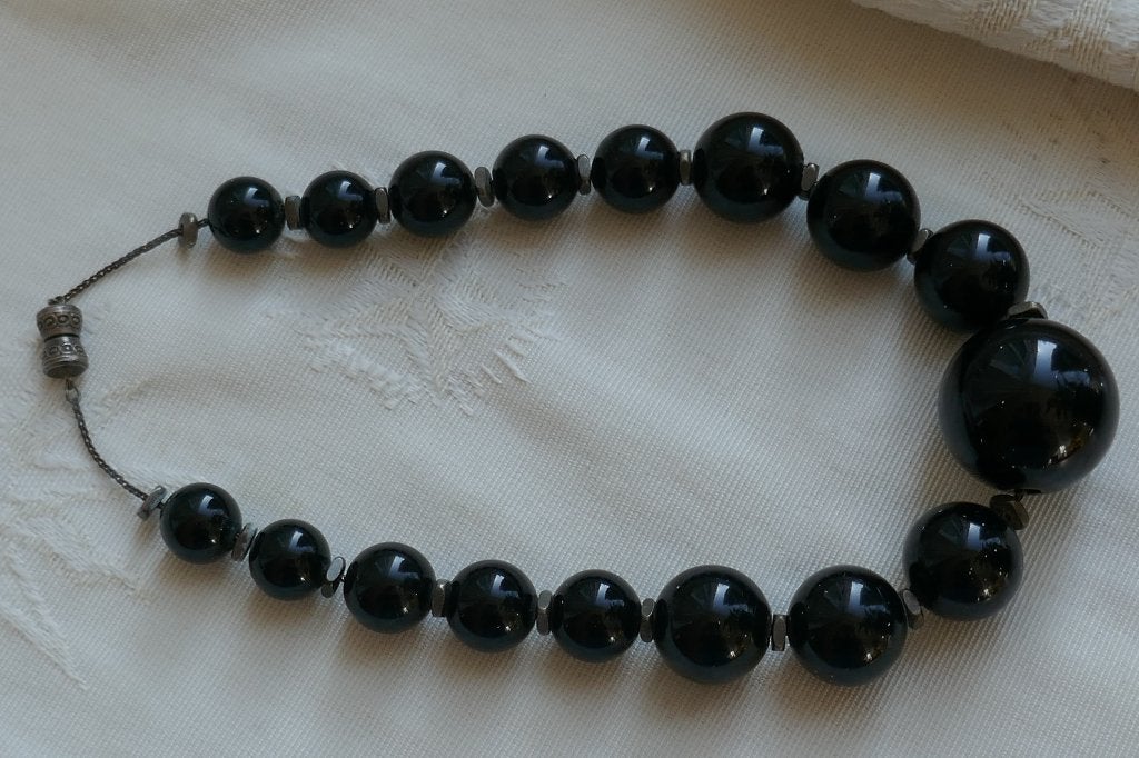 Ketting - Vintage  -  met grote zwarte Bakelieten kralen, Verzenden, Overige materialen, Ketting