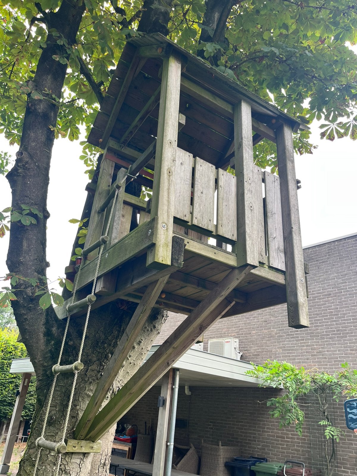 Gratis opgalen boomhut / speelhuisje, Ophalen, Gebruikt, Hout