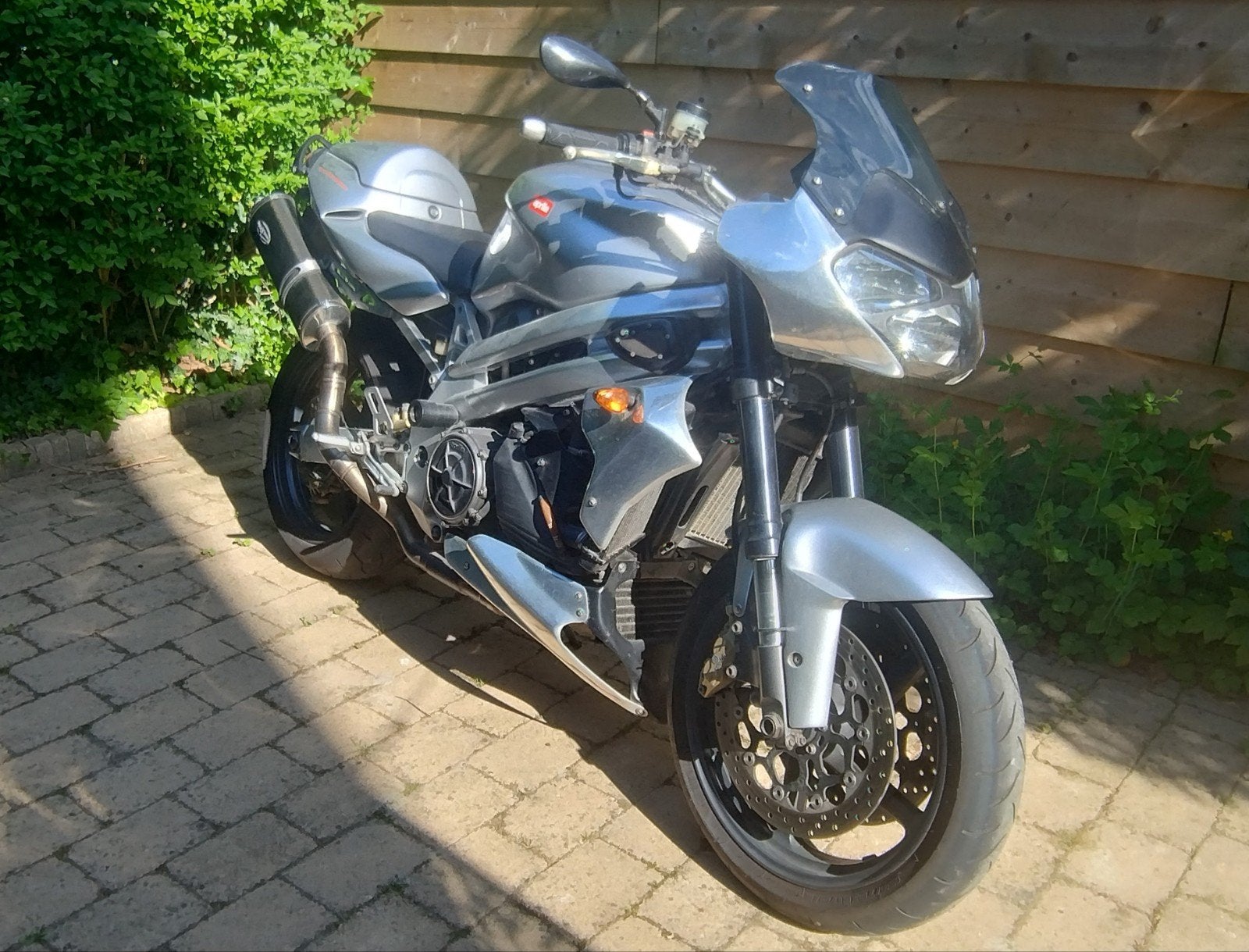 Aprilia SL1000 Fighter, 2 cilinders, Sportuitlaat, Motorrijbewijs A, Gebruikt
