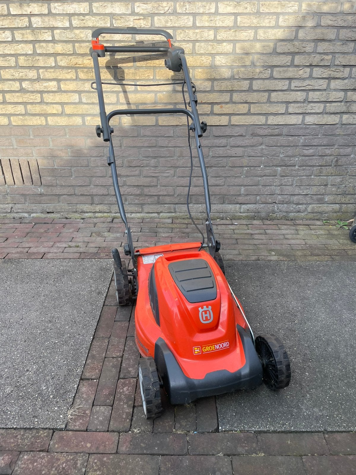 Husqvarna grasmaaier, Ophalen, Gebruikt, Elektrische grasmaaier