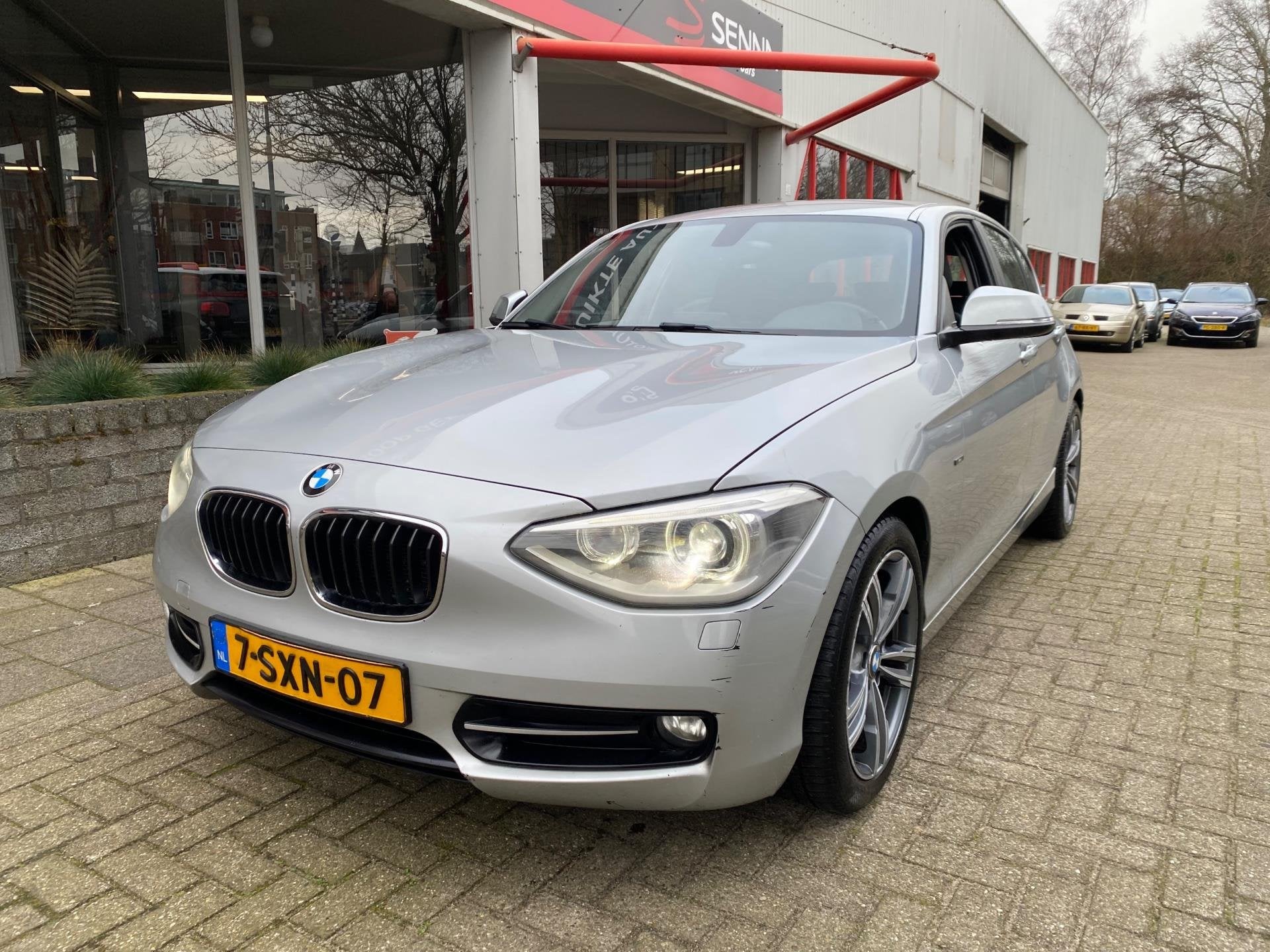 BMW 1-serie 114i Sport Edition - 12-2013 - INCL BTW - Leer, Auto's, 1-Serie, Euro 5, Achterwielaandrijving, Gebruikt