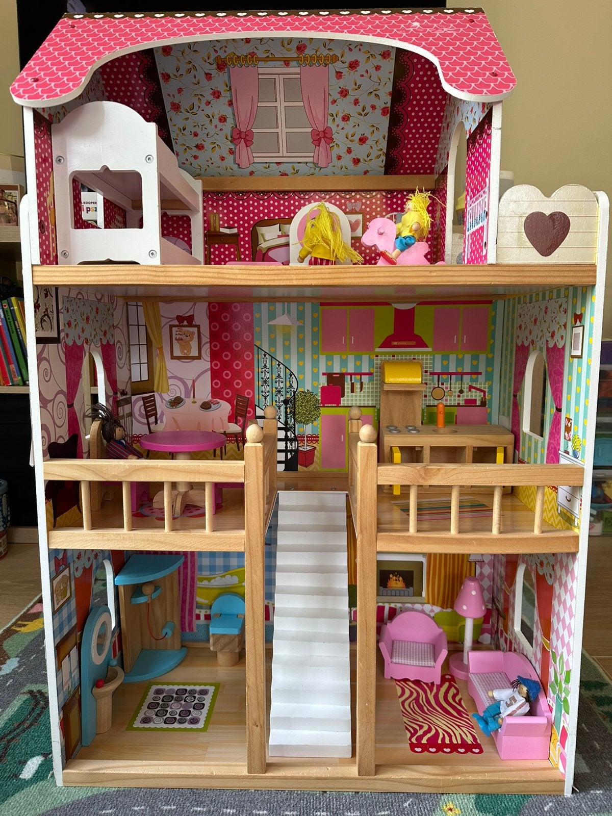 Groot poppenhuis met 4 poppen en volledige inboedel, Ophalen, Gebruikt, Poppenhuis