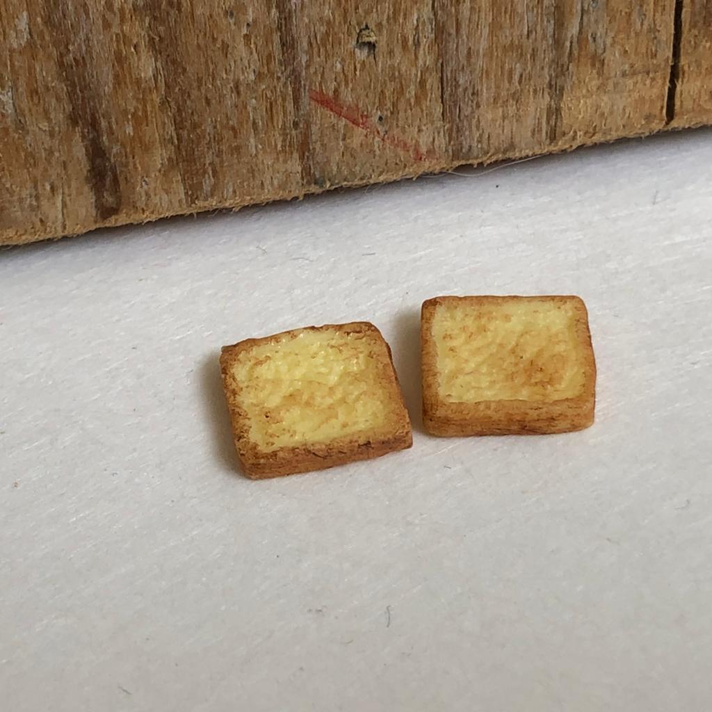 2 stuks toast geroosterd brood 1:12, Ophalen of Verzenden, Zo goed als nieuw, Poppenhuis
