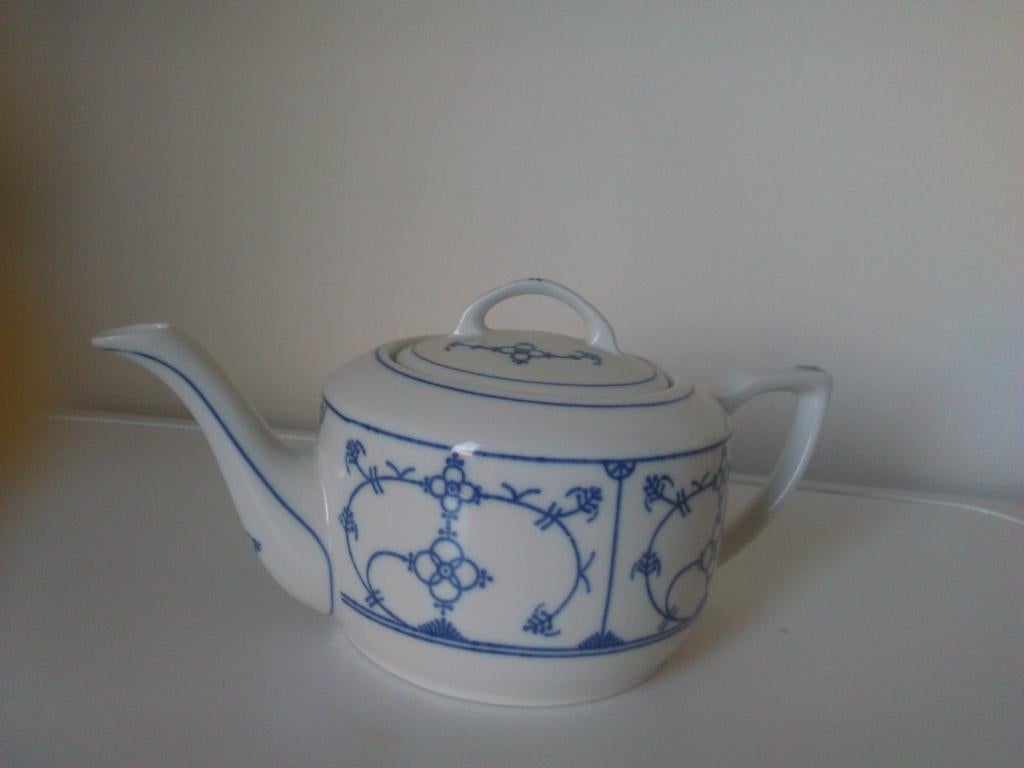 TE KOOP SAKSBLAUWE THEEPOT, Overige materialen, Overige typen, Ophalen of Verzenden, Zo goed als nieuw