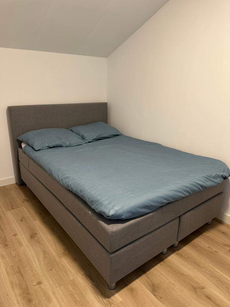 Boxspring 140x200 incl topper, Huis en Inrichting, Slaapkamer | Bedden, Gebruikt, Tweepersoons, 140 cm, Stof, Grijs, Ophalen
