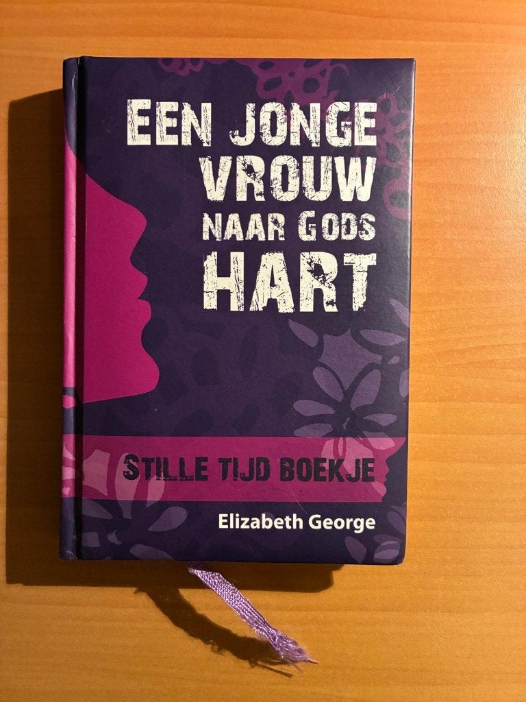 Een jonge vrouw naar Gods hart- stille tijd boekje- E George, Christendom | Protestants, Ophalen of Verzenden, Zo goed als nieuw