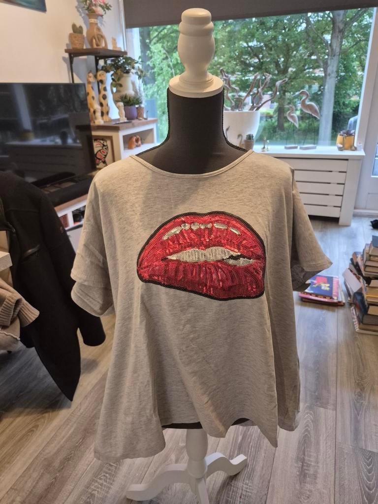 Grijs T-shirt met rode lippen pailletten - MS Mode 3XL, Kleding | Dames, Maat 46/48 (XL) of groter, Ophalen of Verzenden, Zo goed als nieuw