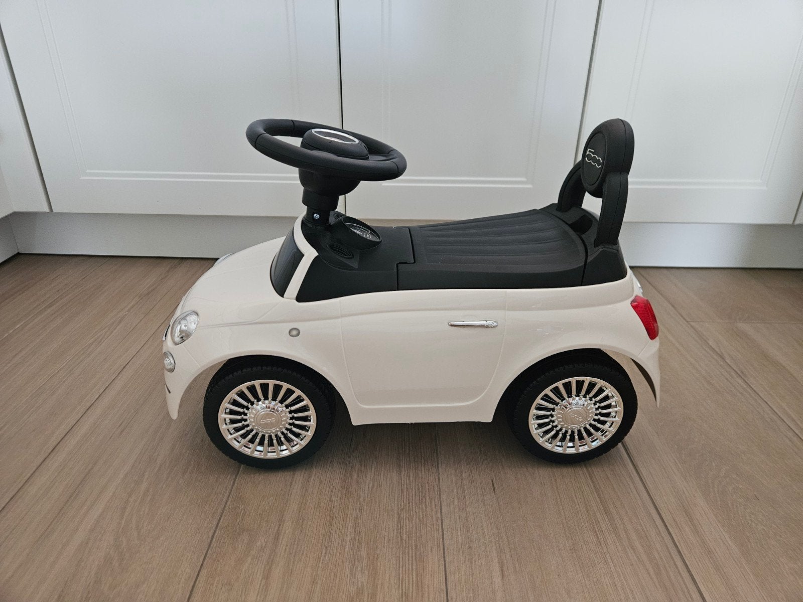Fiat 500 loopauto Bandits and Angels - Zo goed als nieuw, Kinderen en Baby's, Speelgoed | Speelgoedvoertuigen, Ophalen of Verzenden