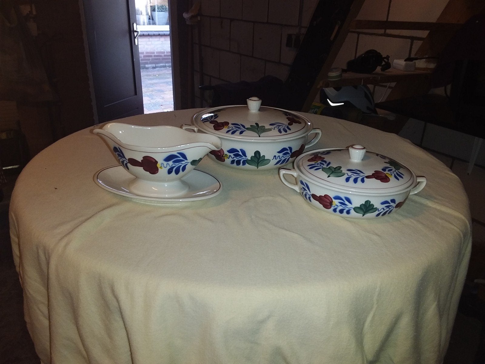 Boerenbont servies: sauskom en twee schalen, Kan, Gebruikt, Overige merken, Landelijk/Boerenbont