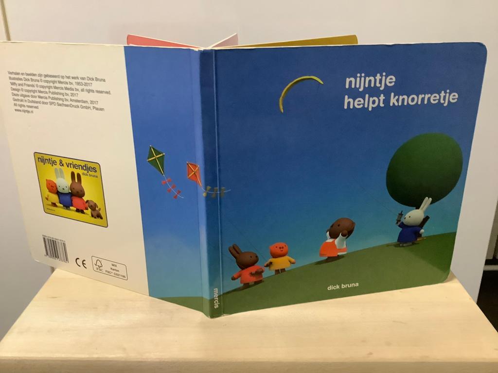 Lief Boek Nijntje vriendschap helpt Knorretje vlieger boom, Ophalen of Verzenden, Zo goed als nieuw