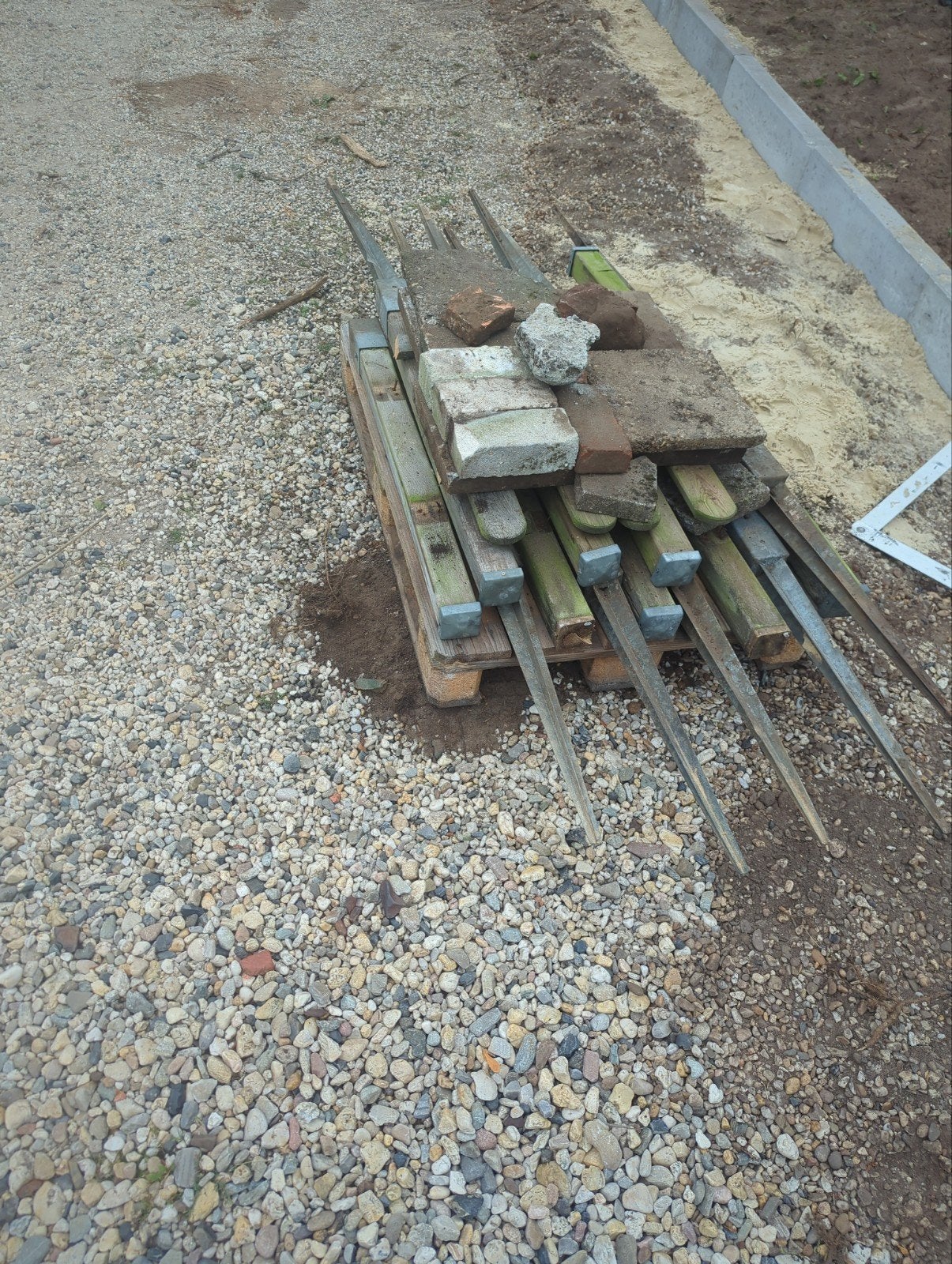 12 stuks tuin hek palen met verzinkte staken punt, Ophalen, Gebruikt, Hout, Tuinhek