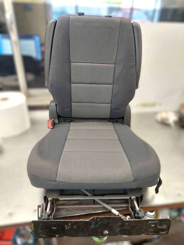 Chrysler Voyager RT middelste stoelen 2008-2010, Auto-onderdelen, Gebruikt, PO Box 21-8004 | Auburn Hills, MI 48321-8004, Chrysler