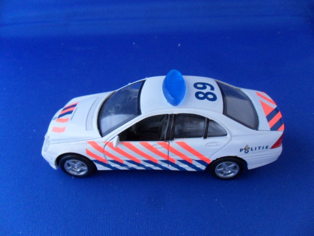 Witte Mercedes-Benz C Klasse Politieauto  1:43 WELLY, Hobby en Vrije tijd, Modelauto's | 1:43, Ophalen of Verzenden, Zo goed als nieuw
