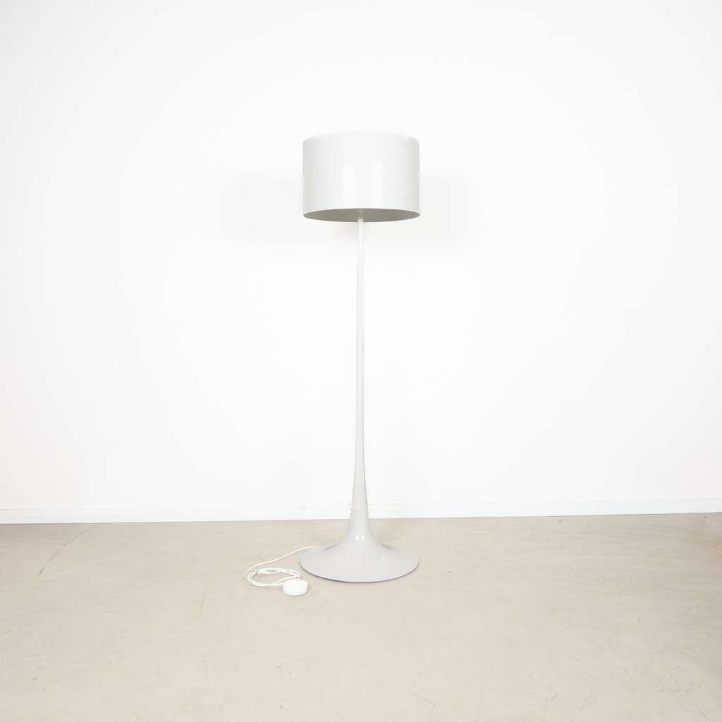 1x Flos Spun Staande Lamp Wit Aluminium, Huis en Inrichting, Lampen | Vloerlampen, Niet ingevuld, Niet ingevuld, Zo goed als nieuw