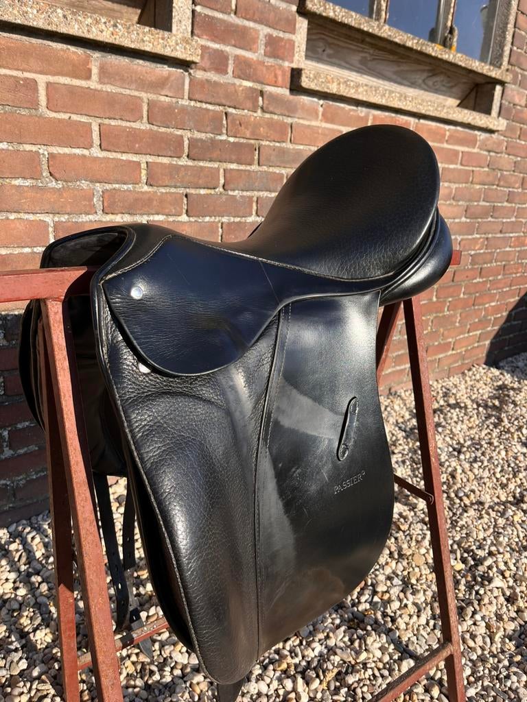 Passier dressuurzadel - 17 inch, Dieren en Toebehoren, Paarden en Pony's | Zadels, Ophalen, Gebruikt, Dressuur