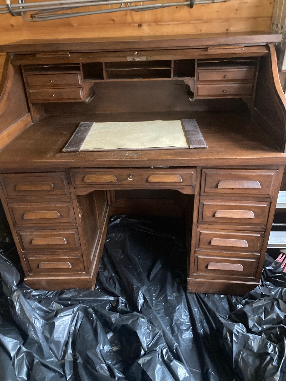 Antiek rolluikbureau van donker hout, Ophalen
