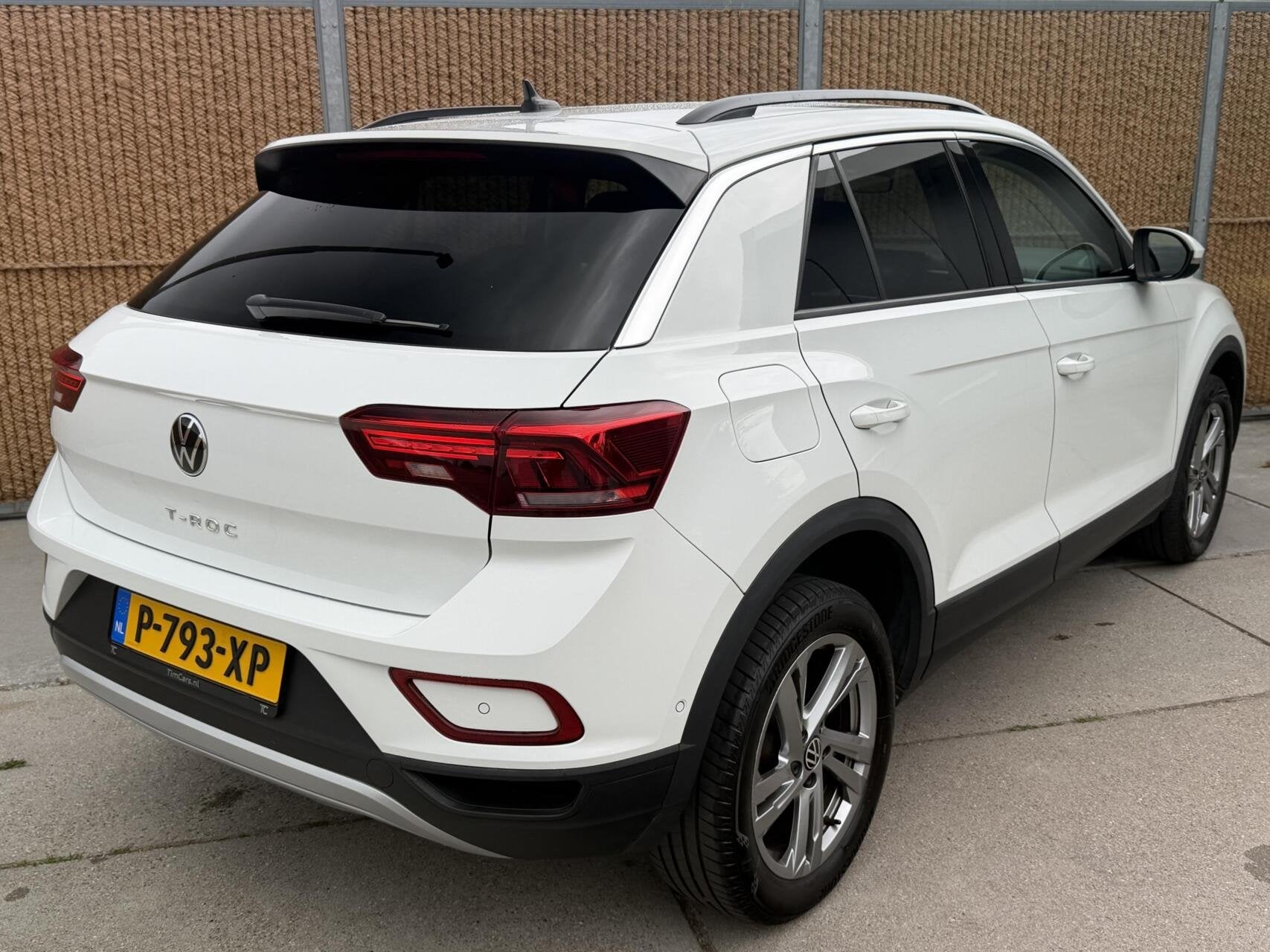 Volkswagen T-Roc 1.0 TSI Life 75 Edition Achteruitrijcamera, Auto's, Voorwielaandrijving, Gebruikt, Euro 6, Wit