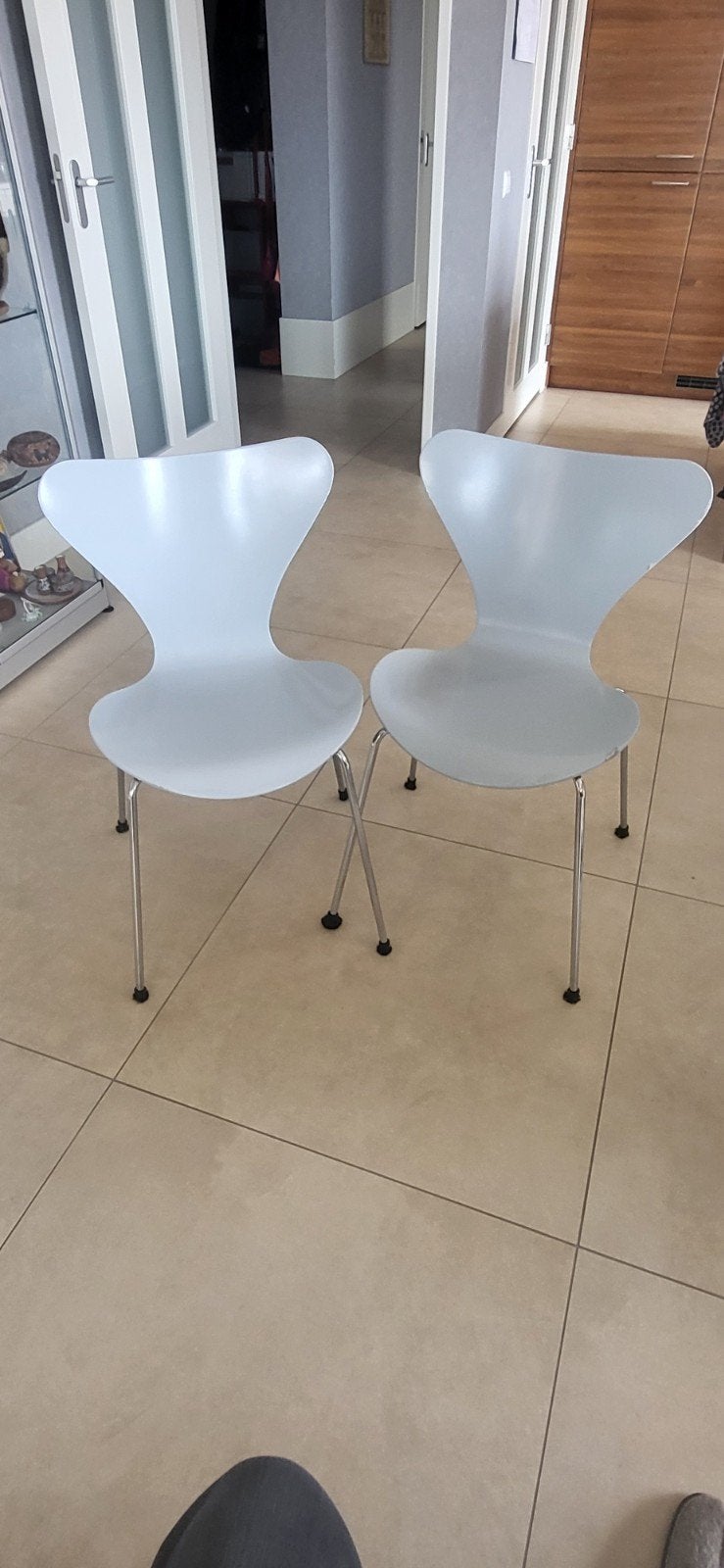 2 originele grijze vlinderstoelen van Arne Jacobsen, Ophalen
