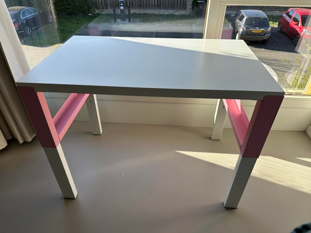 Ikea kinder bureau, Huis en Inrichting, Bureaus, Ophalen, In hoogte verstelbaar, Zo goed als nieuw