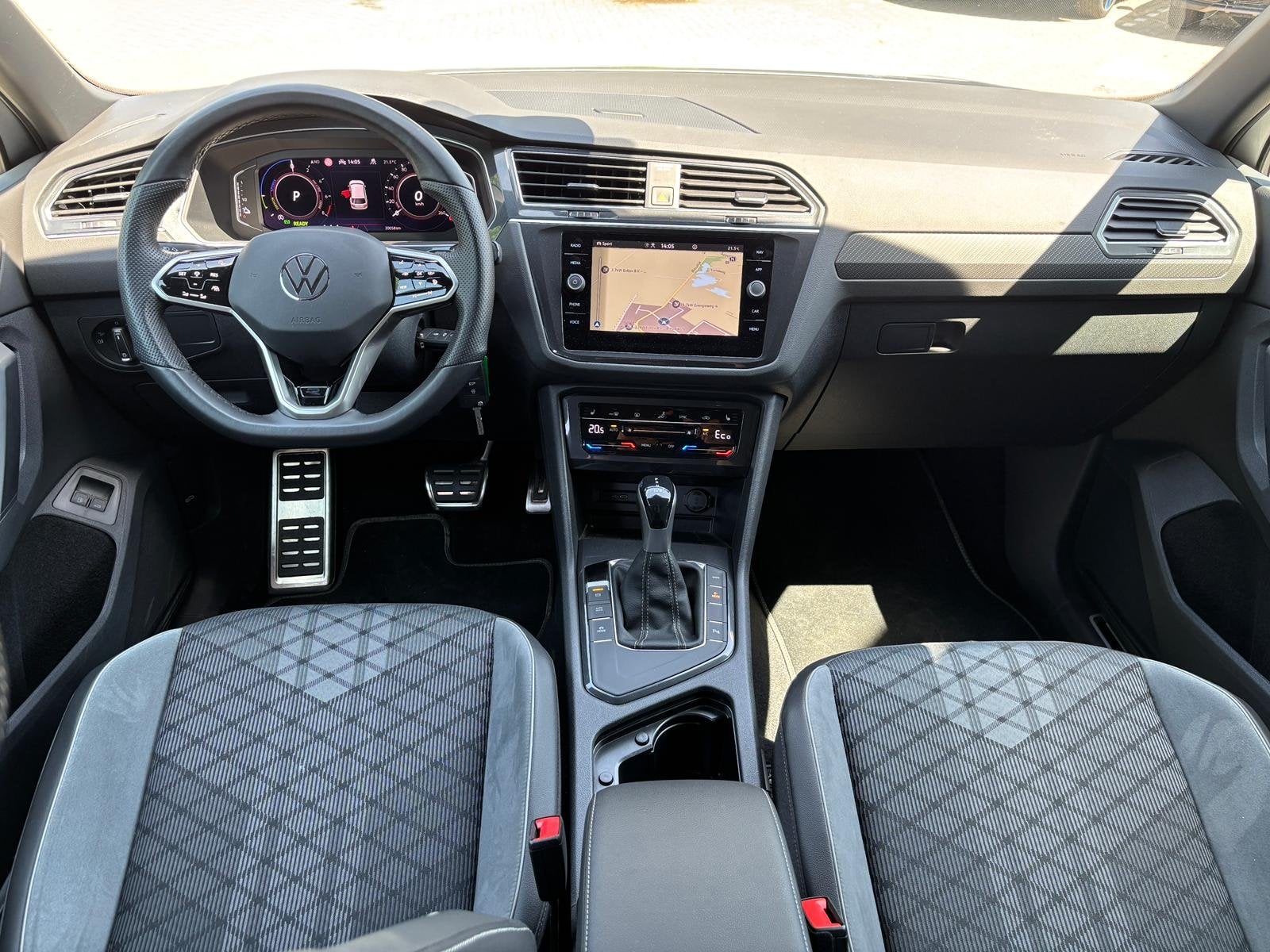Volkswagen Tiguan 1.4 TSI eHybrid R-Line DCC 20 INCH SUZUKA, Stof, Hybride Elektrisch/Benzine, SUV of Terreinwagen, Te koop