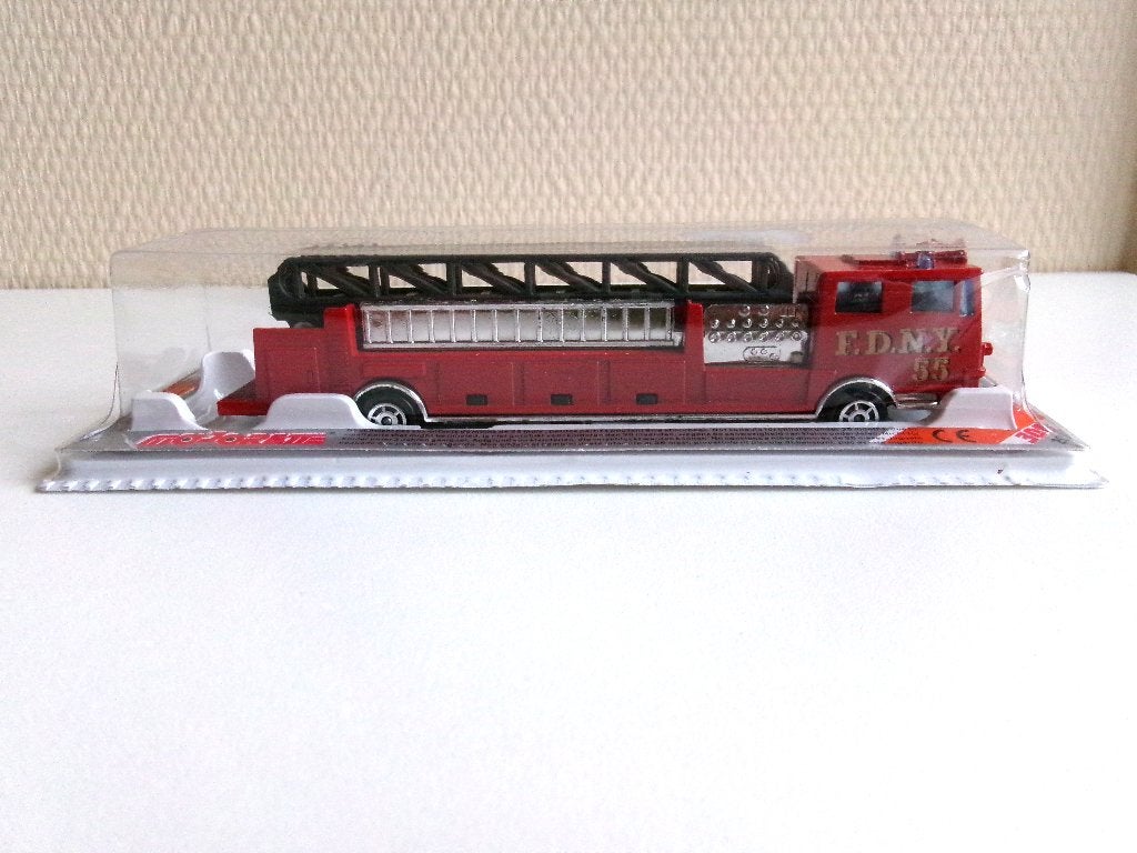 Ladder Fire Engine F.D.N.Y. 55 rood 1:86 Majorette (NIEUW), Hobby en Vrije tijd, Modelauto's | Overige schalen, Ophalen of Verzenden