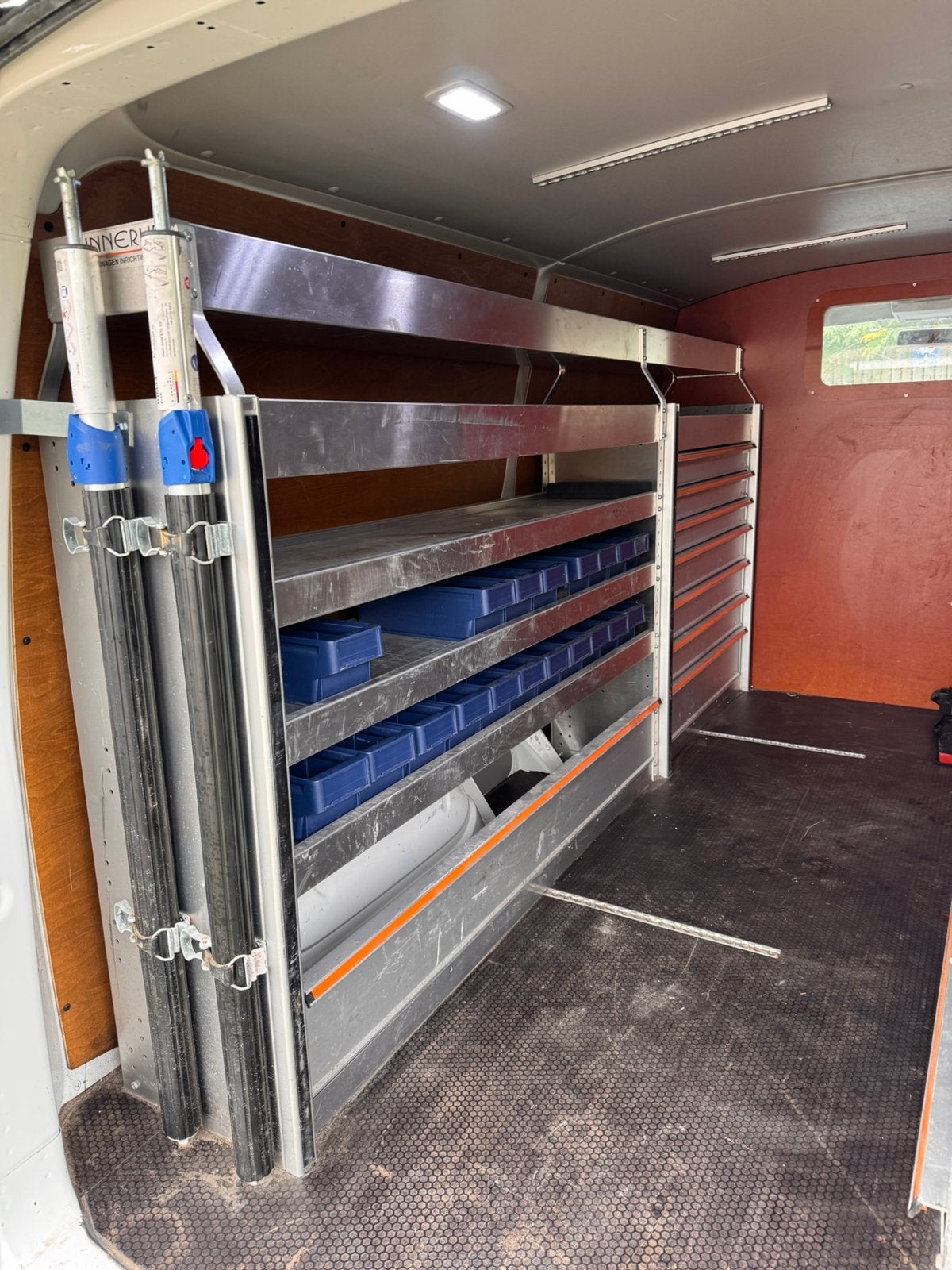 Mooie bedrijfswagen kast inrichting uit Volkswagen T6 L2, Auto diversen, Ophalen, Zo goed als nieuw