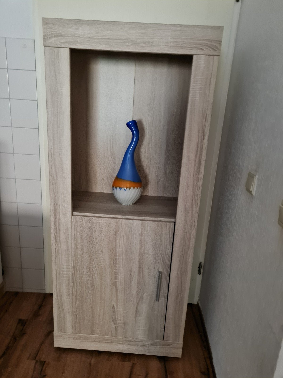 Moderne opbergkast met open vak en deurtje, spoed, Huis en Inrichting, Ophalen, Zo goed als nieuw