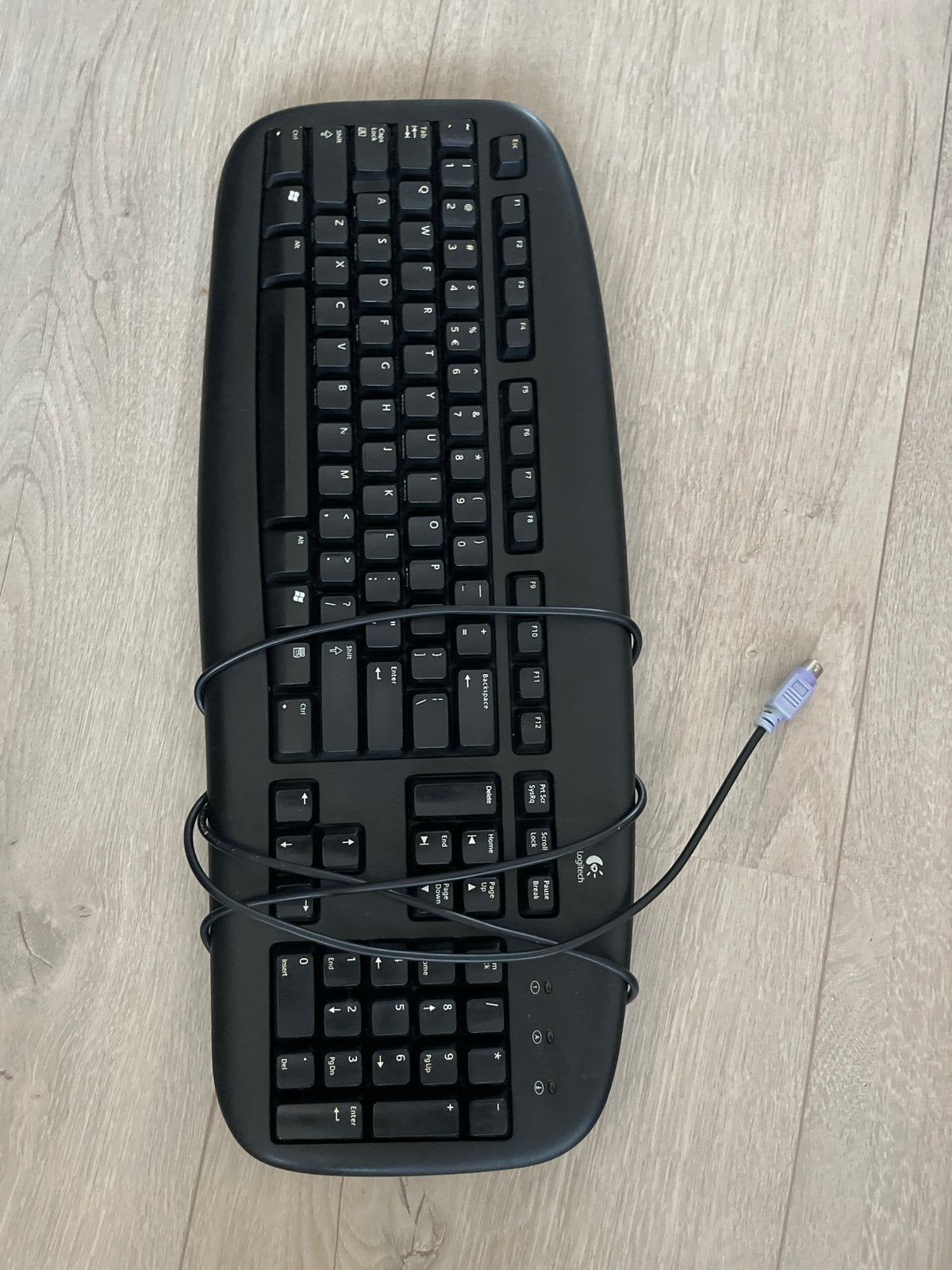 Logitech bedraad toetsenbord, Gebruikt, Ophalen of Verzenden, Qwerty, Numeriek gedeelte